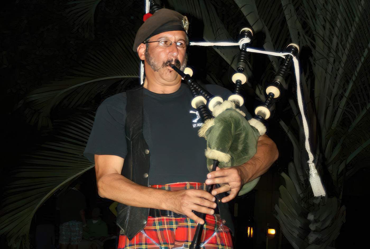 StackPhotos_B_Bagpiper